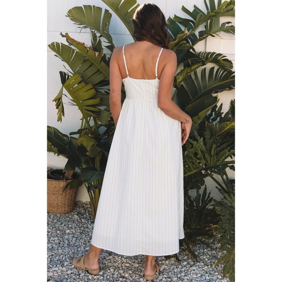 Elegant White Striped Maxi Dress - Picture 3 of 6